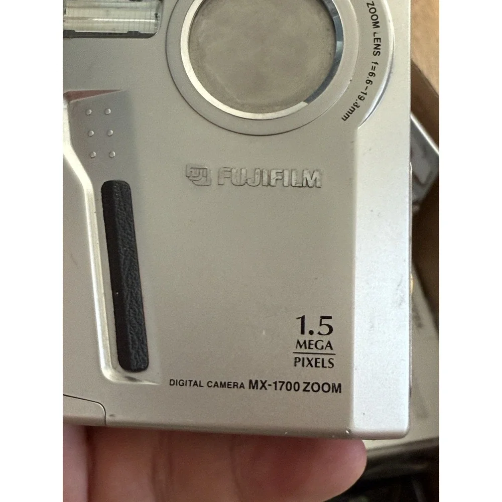 FUJIFILM FinePix 1700Z Silver Digital Camera 1.5MP 3x Optical Zoom Untested